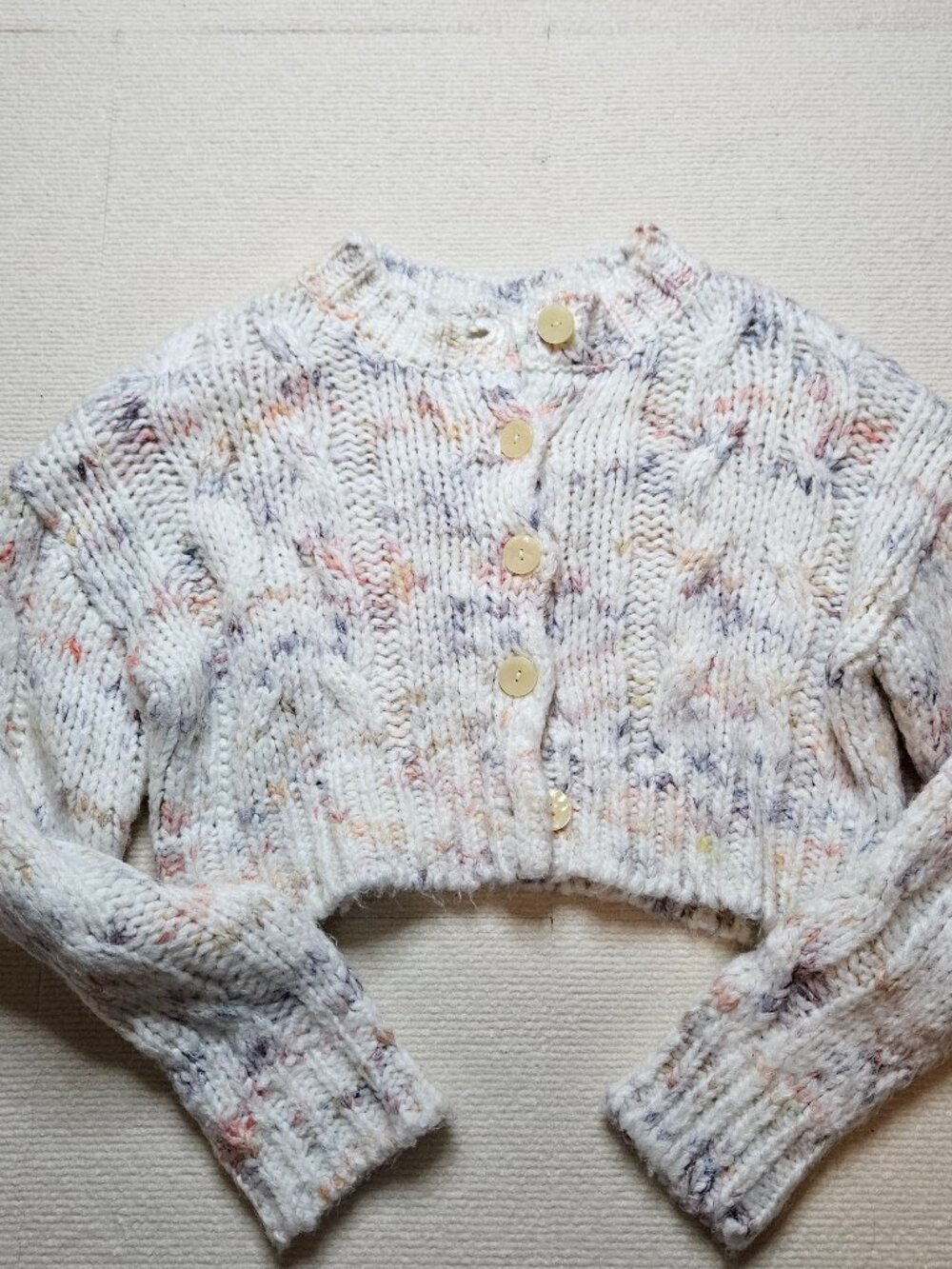 Urban Outfitters Cameron Cropped Cable Knit Cardigan - size Medium